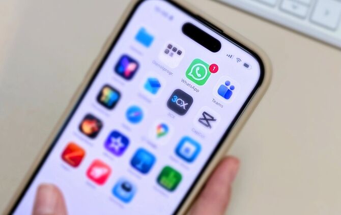 Kettenbrief auf WhatsApp warnt derzeit vor KI Zugriff.