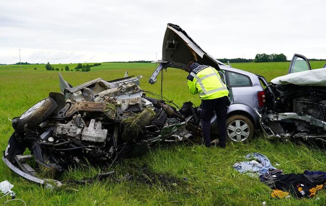 15-Jähriger stirbt bei Vorfahrtsunfall – vier Verletzte