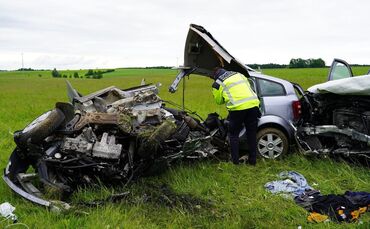15-Jähriger stirbt bei Vorfahrtsunfall – vier Verletzte