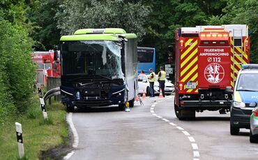Zwei Busse stoßen in Oberbayern zusammen - mehrere Verletzte