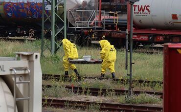 Salzsäure tritt aus Kesselwagen