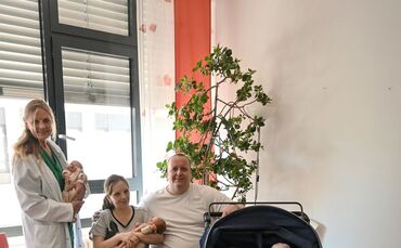 Jasmin und Andreas Rittner aus Fürth haben zum dritten Mal in recht kurzem Abstand Zwillinge bekommen. Auch die älteren Geschwis