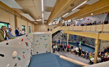 Das Interesse war groß bei der Einweihungsfeier im neuen DAV-Alpinzentrum im Sportpark Rems.