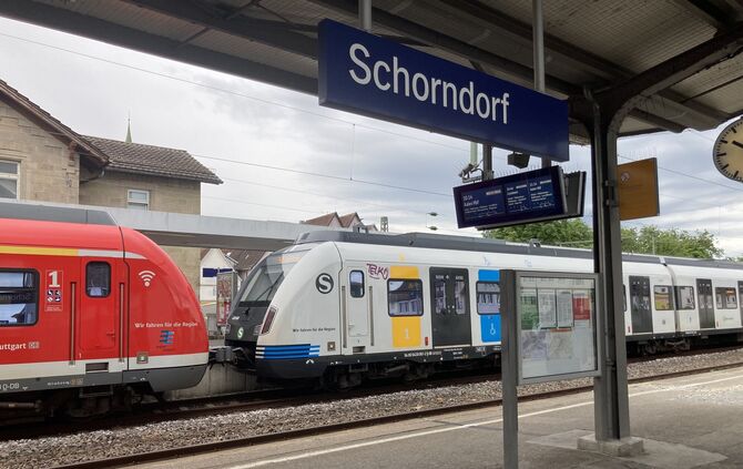 Noch fahren die Züge vom Schorndorfer Bahnhof: Nach den Sommerferien startet die umfangreiche Modernsierung, verbunden mit viel