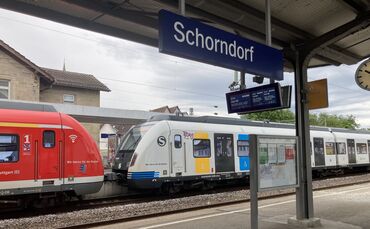 Noch fahren die Züge vom Schorndorfer Bahnhof: Nach den Sommerferien startet die umfangreiche Modernsierung, verbunden mit viel