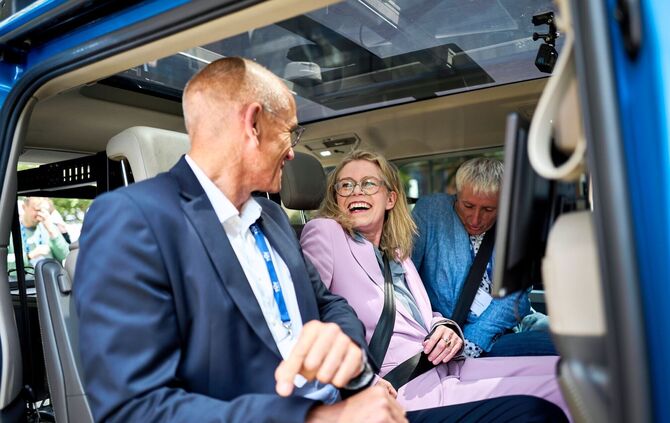 Erste Realfahrt eines autonomen Fahrzeugs unter neuen Bedingungen