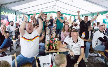 Welch ein Jubel im Weingut Kuhnle bei der Fußball EM 2024 - möge es zur WM 2026 wieder genau so schön werden!
