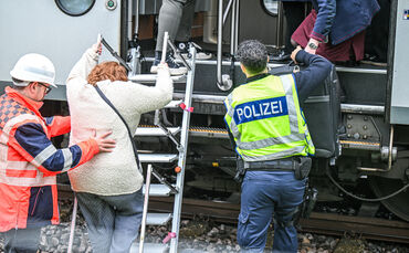 Etwa 50 Menschen waren laut Bundespolizei im Zug.