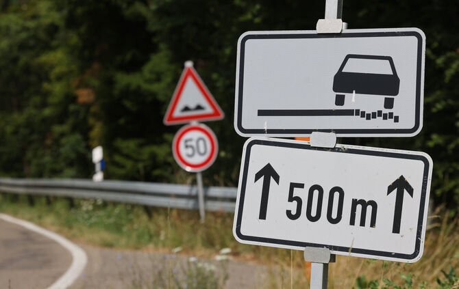 Straßenschäden auf der Strecke machten eine Sanierung unumgänglich.