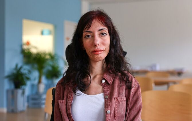 Siba Naddaf setzt sich für Barrierefreiheit ein. Die Syrerin möchte trotz ihrer Muskelerkrankung überall dabei sein können.