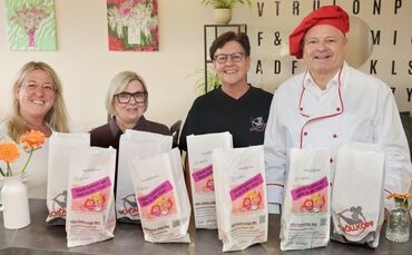 Freude über die Neuauflage der Bäckertüten-Aktion bei Simone Halle-Bosch, Uta Panke, Christine Pahle und Hermann Schöllkopf (von