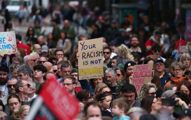 Nach Krawallen in Belfast - Demonstration