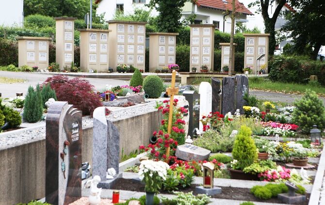 Auf dem Friedhof in Plüderhausen werden immer wieder Blumen gestohlen.