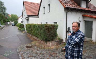 Hartmut Rieß ärgert sich über die Stadt Weinstadt: Vor seinem Haus an der Ulrichstraße 23 darf man nicht parken, weil sich dort