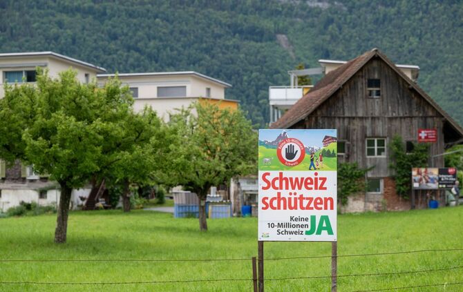 Schweizer stimmen über Obergrenze für Bevölkerung ab