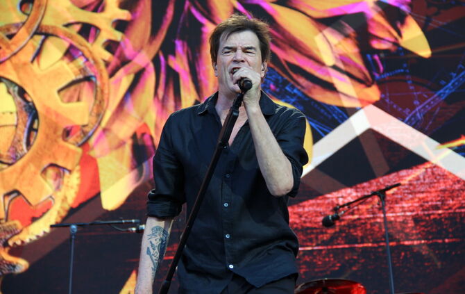 Campino (Andreas Frege) feiert mit seiner Band "Die Toten Hosen" mit 65.000 Fans auf dem Cannstatter Wasen.