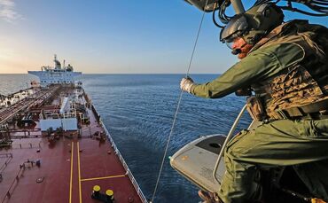 Britische Armee stoppt Schattenflotte-Tanker