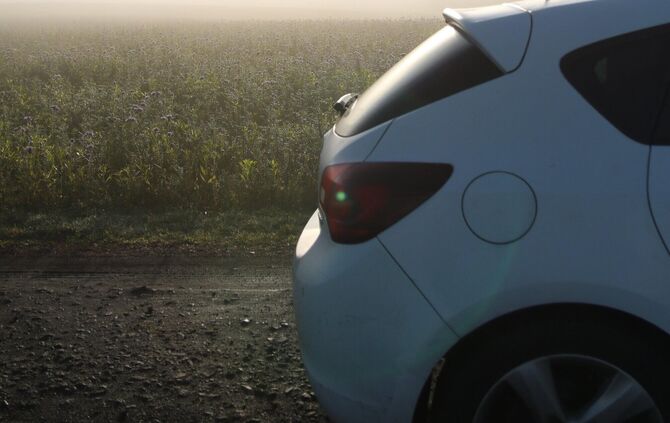 Mit einem Opel Astra ist ein junger Mann aus untergetaucht. Die Leasingfirma hat keinen Cent von ihm gesehen.