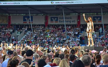Andrea Berg beim Heimspiel-Konzert 2025: Sie freut sich auf das Juli-Wochenende 2026 und die musikalischen Acts im Vorprogramm, 