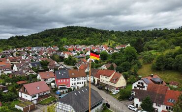 WM 2026 - Fahnenmast Miedelsbach