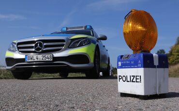 Polizei schnappt 24-Jährigen auf einem Sportplatz (Symbolbild).
