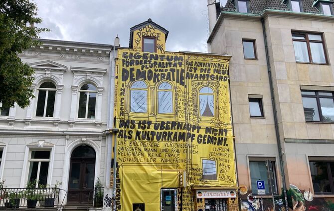 Golden Shop mit neuer Fassade
