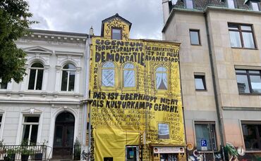 Golden Shop mit neuer Fassade