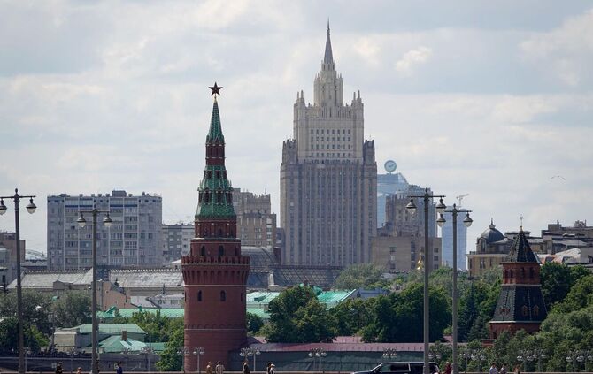 Moskau: Kremlturm und Außenministerium