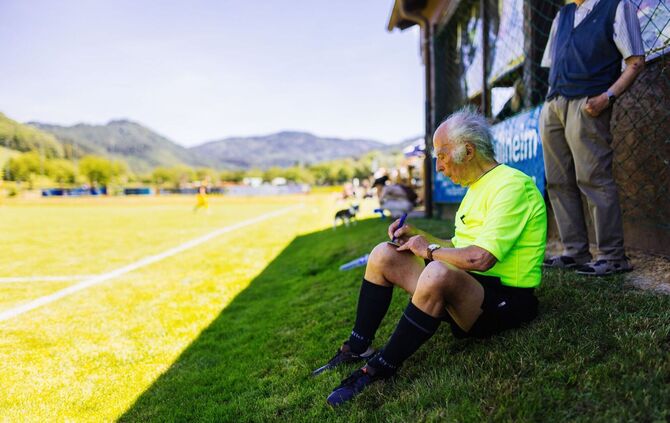 Werner Ziebold geht mit 90 in Schiedsrichter-Rente