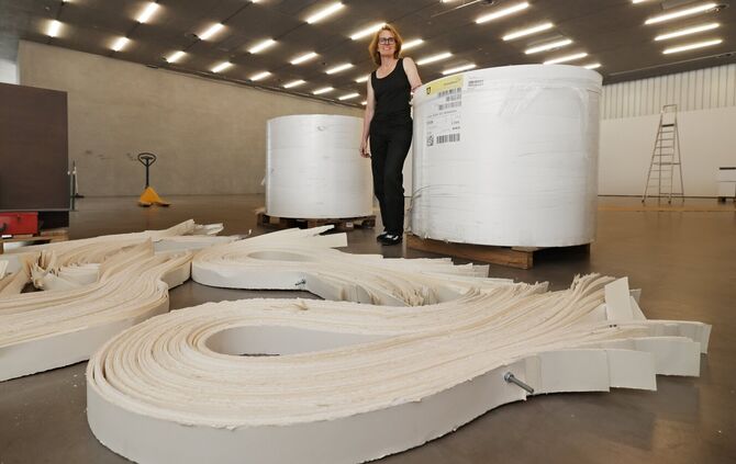 Angela Glajcar will mit viel Material den Raum künstlerisch ausfüllen.