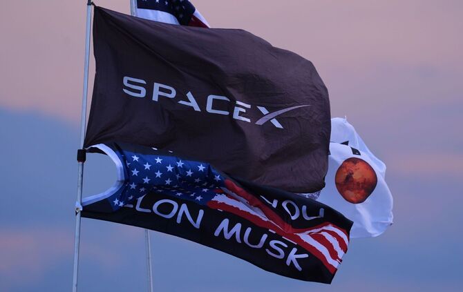 SpaceX- und Elon-Musk-Flaggen