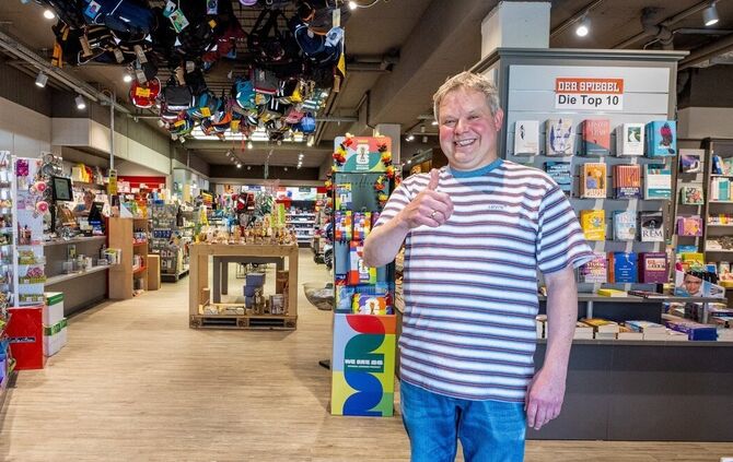 Urs Donner in seinem Ladengeschäft in der Hauptstraße 21 in Plüderhausen