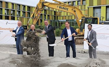 Symbolischer Spatenstich für den Pflege-Campus am Rems-Murr-Klinikum Winnenden am Dienstag (16.06.). Von links: Kliniken-Geschäf