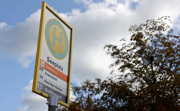 Eine Bushaltestelle in Korb (Symbolfoto).