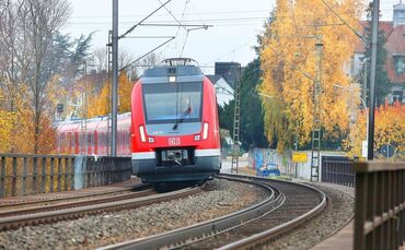 Wegen eines Defekts kommt es zu Fahrplanabweichungen. (Symbolfoto)