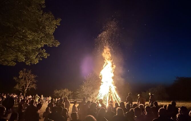 Das traditionelle Sonnwendfeuer ist Höhepunkt der Nassacher Sonnwendfeier.
