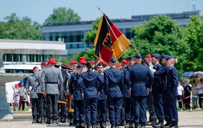 Feierliches Gelöbnis auf dem Schlossplatz