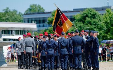 Feierliches Gelöbnis auf dem Schlossplatz