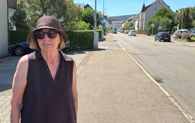 Hannelore Wanka (71) am Ort des Geschehens in der Waiblinger Straße: Für die herzkranke Rommelshausenerin hätte der Unfall schli