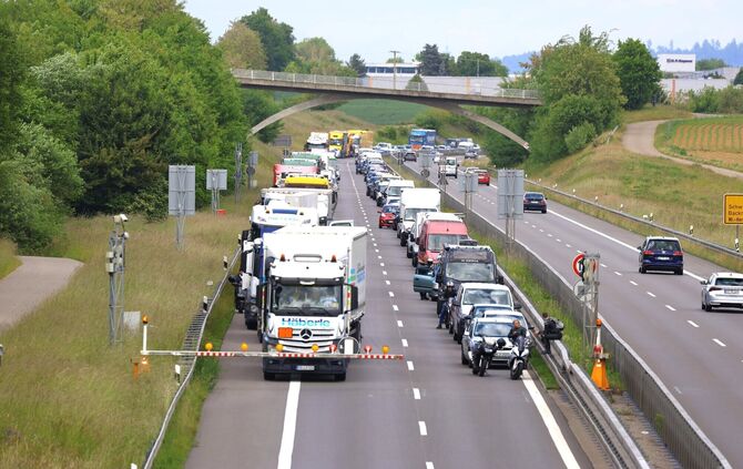 Ein Stromausfall sorgte am Freitagvormittag (19.06.) kurzzeitig für eine Sperrung des Leutenbachtunnels (Symbolfoto).