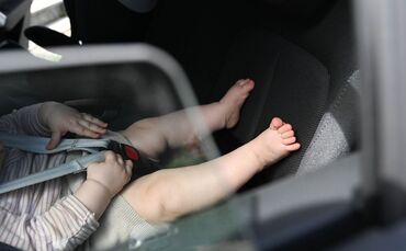 Ein Säugling wurde in Hamminkeln aus einem überhitzten Auto gerettet. (Symbolbild)