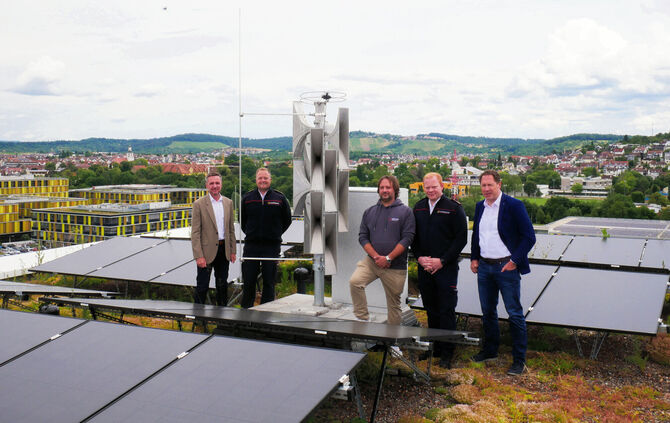 Freuen sich über die neuen Sirenen (von links): Bürgermeister Jürgen Haas, Marc Kehl, Mark Wojaczek von der Hörmann Warnsysteme