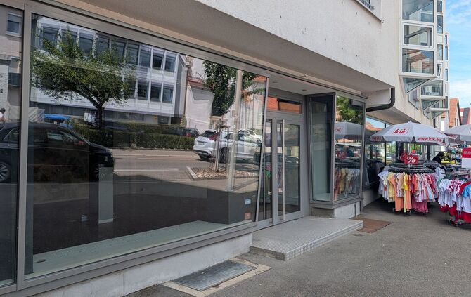 An der Wallstraße in der Winnender Innenstadt, zwischen den Bekleidungsgeschäften Kik und Skurril, befand sich bis ins Frühjahr
