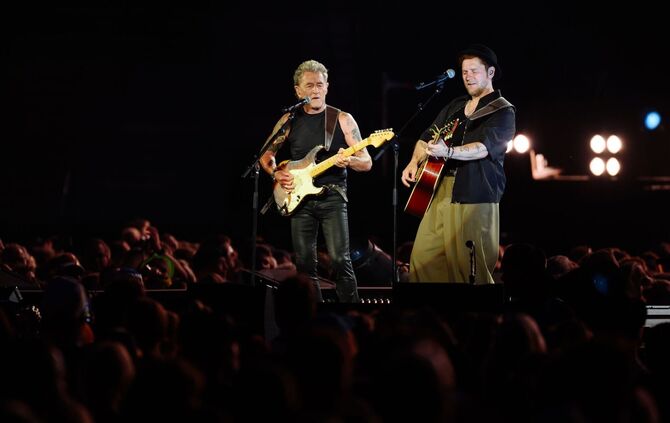 Johannes Oerding und Peter Maffay im Volksparkstadion