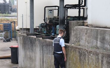 Die Polizei ermittelt zur Brandursache.
