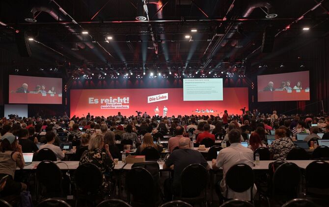 Der Parteitag der Linken entschied sich für einen Gehaltsdeckel für Abgeordnete.