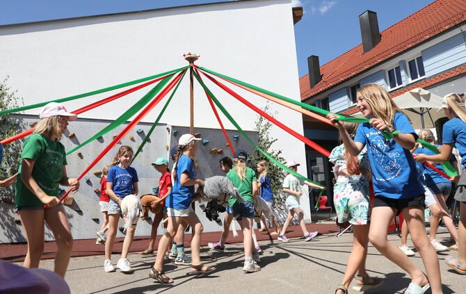 Großes Sommerfest an der Grundschule in Kaisersbach: das 75-jährige Bestehen des Schulgebäudes galt es zu feiern.