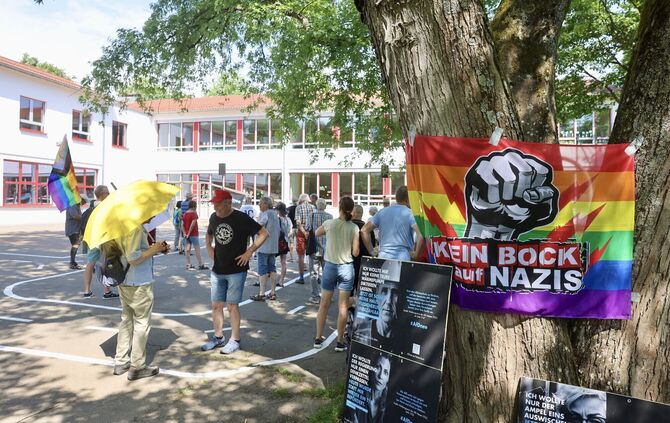 "Nie wieder still"-Demo gegen den AfD-Kreisparteitag vor der Schurwaldhalle in Schorndorf-Oberberken.