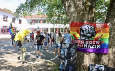 "Nie wieder still"-Demo gegen den AfD-Kreisparteitag vor der Schurwaldhalle in Schorndorf-Oberberken.