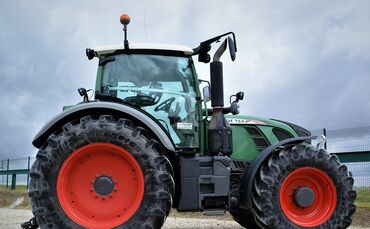 Der verletzte Motorroller-Fahrer stieß frontal mit einem Traktor zusammen. (Symbolfoto)